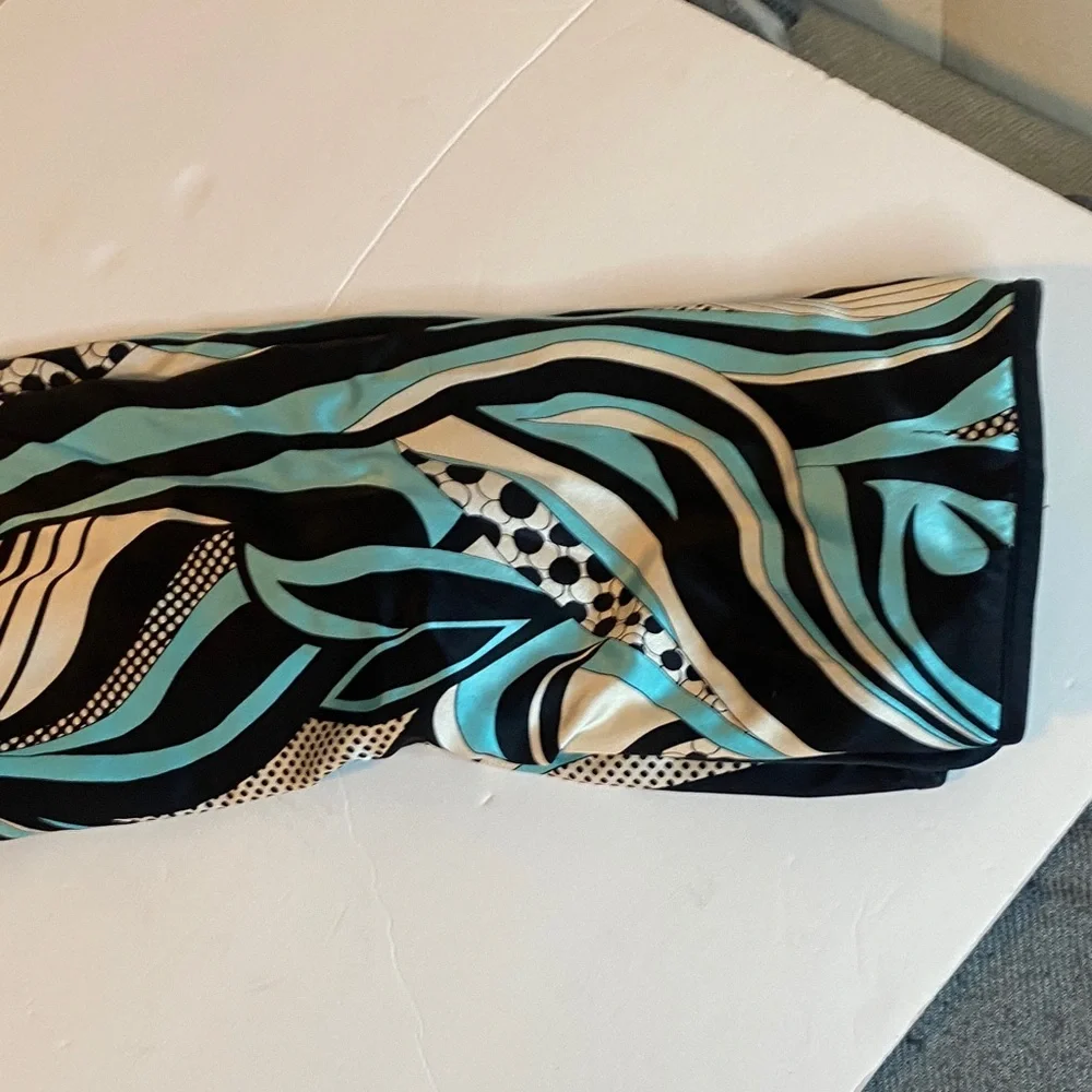 Abstract Patterned Jacket - Picture 9 of 10